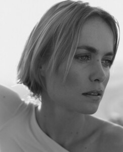 1536079083_15__ampquot_radha_mitchell_fan.jpg