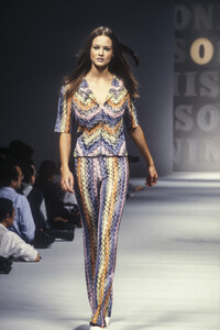 1607365772_Missoni1996WomenRTW17.thumb.jpg.26665591472f92cac44aff2aef531a78.jpg