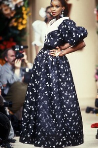 1609607852_YvesSaintLaurent1992HauteCouture117.thumb.jpg.b0fe14279daa1831c70ba8b87ebee2b4.jpg