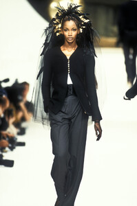 1621200764_ChanelCoutureSpring19944.thumb.jpg.2b6a36aa700cb60f7c0bb4a526cd1c5d.jpg