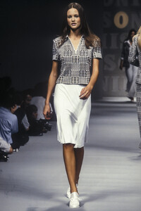 1645601358_Missoni1996WomenRTW79.thumb.jpg.c8854cb1c72ade1f13a91f1145924218.jpg