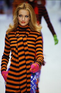 1655169325_complice-fw-1992(3).thumb.jpg.b32de1070e751b164b6ed70b865b6fda.jpg