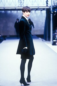 1715990436_AzzedineAlaia1989WomenRTW33.thumb.jpg.3de95ff0b5dd3f3c925ba0359ace8491.jpg