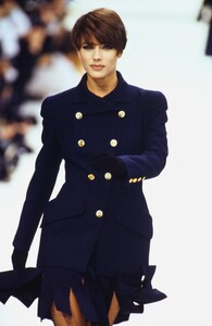 17653652_CHANEL-FW-1991-JENNIFER-FLAVIN(1).thumb.jpg.614c93a5b3f4ec39530842de13a2a085.jpg