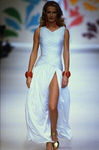 17769470_oscar-de-la-renta-ss-1993(12).thumb.jpg.6b2cdd91c6f25a273d0b489141d9a7d3.jpg