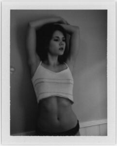 1783535187_JenniferAstermodelpolaroid.thumb.jpg.fd2a2da44ace4aec48d8412a2155140a.jpg