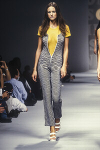 178615555_Missoni1996WomenRTW5.thumb.jpg.550855c2b01e7209d92361fb03a4da49.jpg