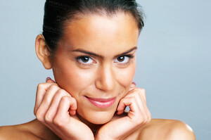17_1266942-young-woman-with-hands-on-chin-against-colored-background-zoom_90.thumb.jpg.79f16ac4c9da9c615a5fe89034fe0aa5.jpg