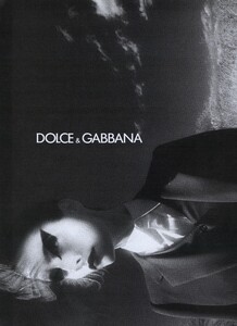 1806132878_Meisel_Dolce__Gabbana_Fall_Winter_1997_98_06.thumb.jpg.3fe4a5489ac6446e030832673d4d32c8.jpg