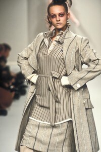 1811533307_VivienneWestwood1996WomenRTW52.thumb.jpg.f694a30fee9befcc83ecf71ecd503001.jpg