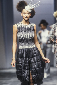 1816101942_MissoniFall19954.thumb.jpg.f1e87345185576948b7a256f9f282abd.jpg