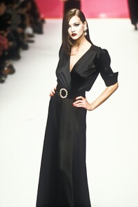 1855875668_YvesSaintLaurent1995WomenRTW72.thumb.jpg.30f32cf4f876130042ddb130f0c65c5b.jpg