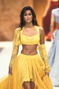 1909590305_RifatOzbek1994WomenRTW88.thumb.jpg.b6caac30ce7f58f9aa63f8e2b1ccfb2a.jpg