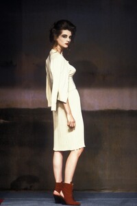 1919611987_VivienneWestwood1996WomenRTW98.thumb.jpg.551d108bb20a16ff2a63fe1bfc76cd70.jpg