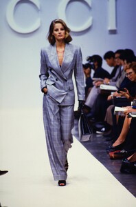 1968372878_GUCCI-SPRING-1993-ANJA-KNELLER(3).thumb.jpg.4917312b3c8a9ca711eea271956b8697.jpg