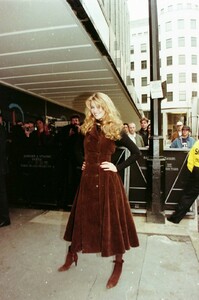 1993-CLAUDIA-SCHIFFER-BIG-COLLECTION-ORIGINAL-35mm-COLOUR-_571.jpg