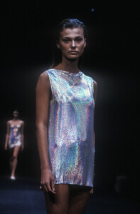 1995079847_PacoRabanne1998WomenRTW8.thumb.jpg.8ed69b308148e6247cdad96e33dd5d77.jpg