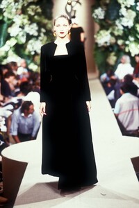 2012811543_YvesSaintLaurent1998HauteCouture124.thumb.jpg.ab817a3d34e9119787b2b8d89d2718e1.jpg