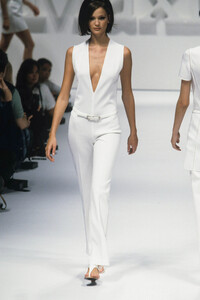 2045840500_MaxMara1996WomenRTW70.thumb.jpg.68e98e84154b05ce00d545e18166d818.jpg