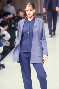 2062391661_SalvatoreFerragamo1996WomenRTW89.thumb.jpg.bb50c1296c04f7d00af11ca3306a0b2d.jpg