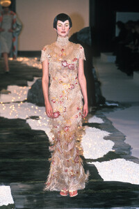 2101738671_Givenchy1998HauteCouture65.thumb.jpg.d0b0e89e69a8e7229cecf53fd23bf8f7.jpg