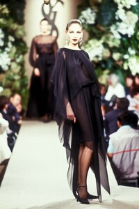 2109046971_YvesSaintLaurent1998HauteCouture145.thumb.jpg.d31c53cd0ac0d089f3894fe0dfea1d7a.jpg