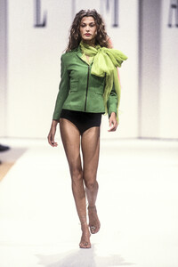 2125827835_Balmain2000WomenRTW1.thumb.jpg.cae6f3f474300ea361f7e04ef9ec81c0.jpg