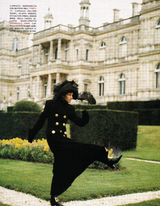 2130939139_VOGUEITALIAOCTOBER1993StileImperoArthurElgort.thumb.jpg.cf441a4abfe49f939c26560073d8e016.jpg