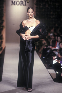 2135479115_HanaeMori1999HauteCouture26.thumb.jpg.620d08529024eeaac6164072e503f12b.jpg