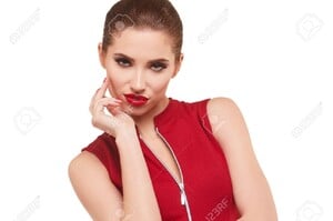 72218448-Portrait-d-une-jeune-femme-gaie-brune-en-robe-rouge-posant-et-en-d-tournant-les-yeux-sur-fond-blanc-Banque-d'images.jpg