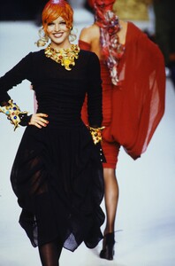 219791823_ChanelCoutureFall1992(4).thumb.jpg.ba58db8bbf1d251edb551f0b17354331.jpg