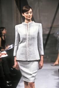 231744044_Valentino1998HauteCouture36.thumb.jpg.0d58aa13bce8efc3154e074d6f743382.jpg