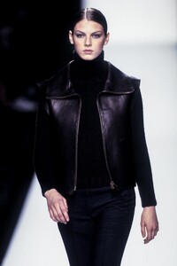 231834252_MichaelKors1999WomenRTW62.thumb.jpg.c152469f3c6208ccf27cd412e6b2d889.jpg
