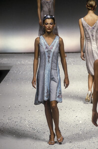 265680560_Blumarine1998WomenRTW2.thumb.jpg.f306ee980a93dbc3c4a56b92a9661cab.jpg