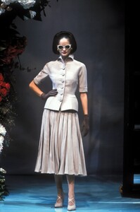 277135546_ChristianDior1996HauteCouture20.thumb.jpg.aaf01fd3cc1aabac34da88320245a782.jpg