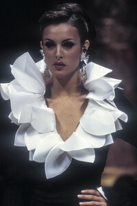 28694087_HanaeMori1993HauteCouture61.thumb.jpg.876a6f7608c602f27f5d064696a35749.jpg