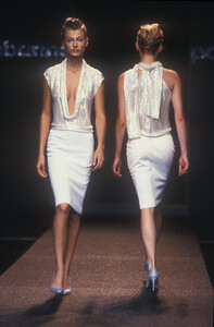 305051200_PacoRabanne1998WomenRTW44.thumb.jpg.ae4f67510e60050f68b5ba81af9c2fd2.jpg