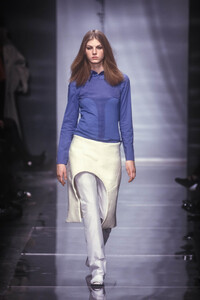 340410707_VersusbyDonatella1999WomenRTW43.thumb.jpg.d5a1c83f1c66c4f14226a23967e8a5e5.jpg