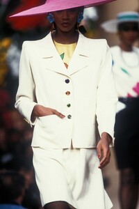 352124524_YvesSaintLaurent1992HauteCouture70.thumb.jpg.6173572798be68b61d3ae2b3ccd5fe4e.jpg