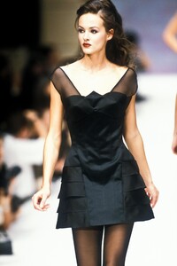 370893050_HerveLeger1996WomenRTW133.thumb.jpg.ac1cb426dfdec353c887dd145426c1f2.jpg