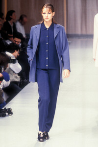 371953649_SalvatoreFerragamo1996WomenRTW88.thumb.jpg.2a9ba2526bcb4f10986059426795fcb5.jpg