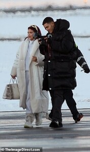 37419886-0-Hurrying_along_Kylie_was_keen_on_winter_whites_as_she_chatted_wi-a-191_1609354449408.jpeg