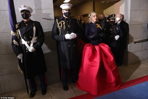 38262272-9168757-Peace_The_Million_Reasons_singer_34_made_a_patriotic_statement_i-a-140_1611162448586.jpg