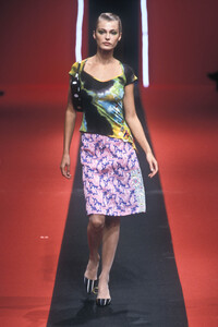 421417889_ChristianLacroix2000WomenRTW14.thumb.jpg.949eab0d4fca9a3c1ac81d0397f1f320.jpg