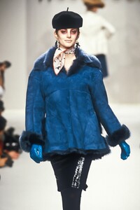 426872772_VivienneWestwood1996WomenRTW15.thumb.jpg.d304230034c59f6999bbc0e2542cf3aa.jpg