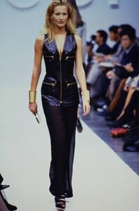 445103104_GUCCI-SPRING-1993-KAREN-MULDER(11).thumb.jpg.c28d8fffb1723216d7fd5dd752b7d1fd.jpg