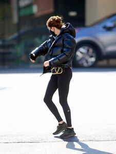        zoe040121BZNimage111.jpg