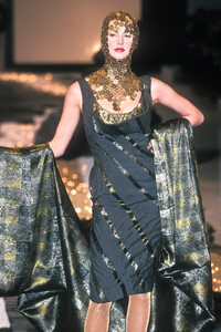 544836324_Givenchy1998HauteCouture68.thumb.jpg.113fef7ce66208c74385a2084ed05a0a.jpg