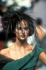 562491470_ChristianDior1996HauteCouture9.thumb.jpg.f4563cfe8b6cf97f6e0a88474bf43046.jpg