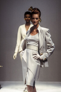 63747846_HanaeMori1993HauteCouture56.thumb.jpg.cc00dffd97f8aedfe31cd21ef58d8d70.jpg